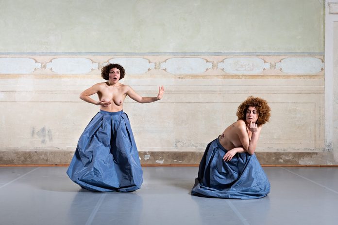 1 LOW - Mermaids On A Dolphin's Back_ ph. Silvio Palladino